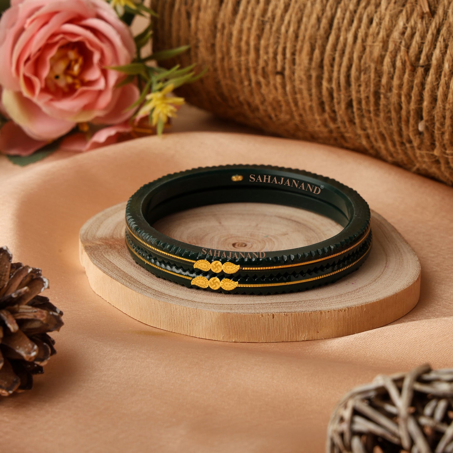 "Divya Shringar Green - A Decent Charm" 916 22k (2 pis)