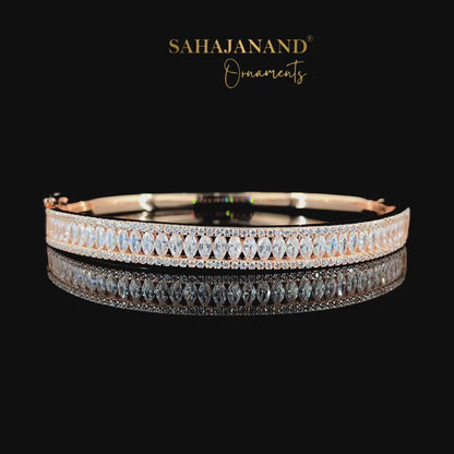 Sahajanand's Premium Sterling Silver Bangle